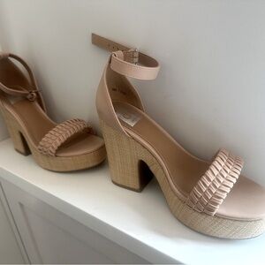 DV Dolce Vita Size 37 beige high heeled sandals
